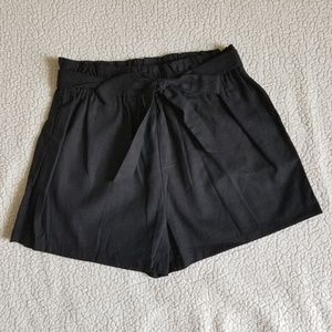 NWT Plus size black paperbag shorts with waist-tie